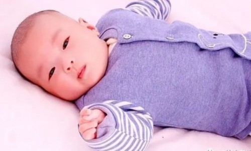 婴儿手指末端发黑跟拉稀有关吗-婴儿手指末端发黑网婴儿手指末端发黑需要就医吗知识网站,分享婴儿手指末端发黑指甲凹凸怎么回事大全